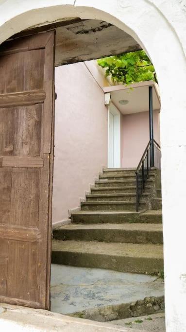 Kasmi Home Krujë Buitenkant foto